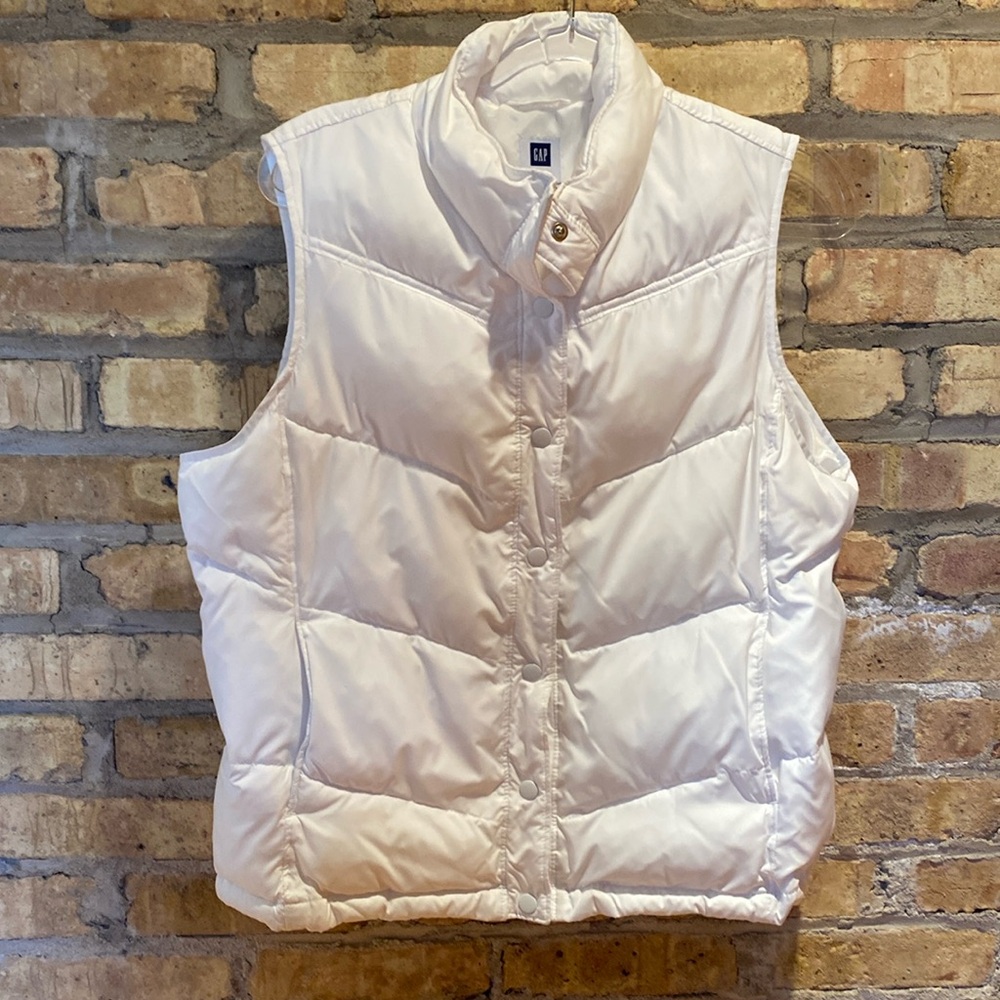 Women’s gap puffer vest size large white snaps 100% polyester